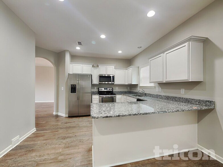 Building Photo - 1031 Solomon Ln