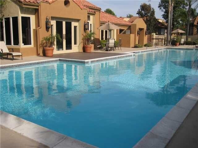 Building Photo - RB Luxury 2 Br Townhome 2 car spots Laundry $3190 TEXT 760-715-5861