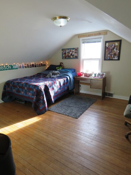 upstairs bedroom - 720 3rd St N
