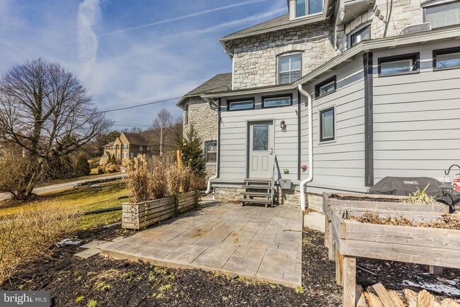 Building Photo - 229 N Whitford Rd