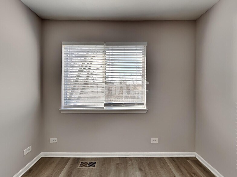 Building Photo - 15 Larkspur Ct
