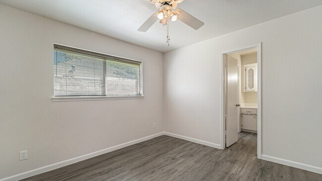 Building Photo - 1003 Pear Tree Ln