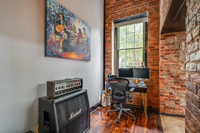 Building Photo - One-of-a-Kind 2BR Condo in Downtown Raleig...
