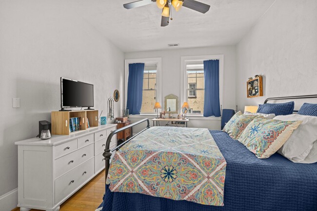 Building Photo - Amazing Garden-Style Condo Available NOW! ...