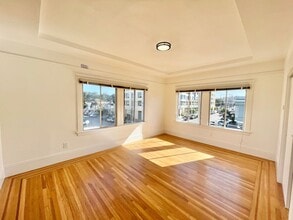 Building Photo - 1305 27th Ave