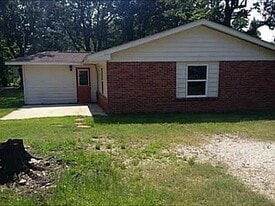 Building Photo - 4124 Tugas St