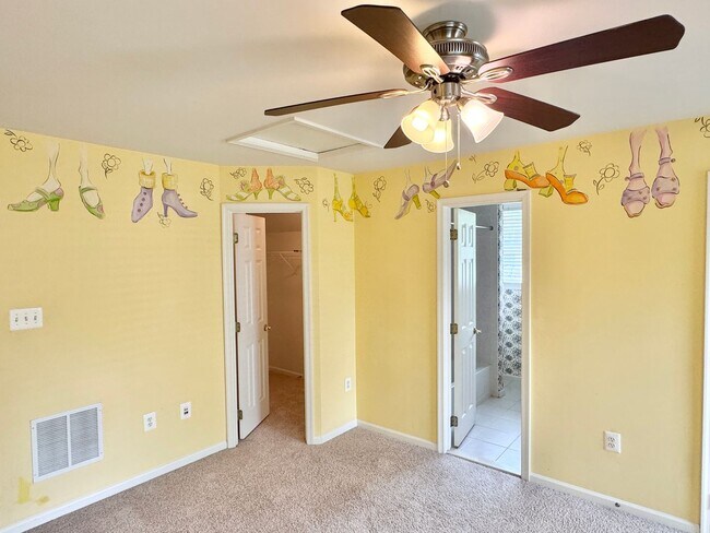 Building Photo - GORGEOUS FORMER MODEL HOME - MINUTES TO QUANTICO