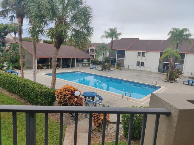 Building Photo - 5494 Courtyard Dr