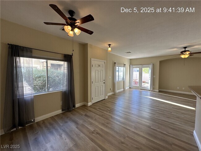 Building Photo - 3413 Robust Robin Pl