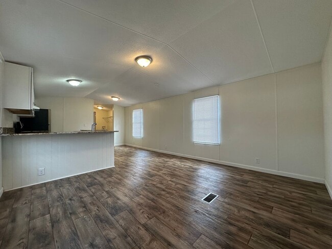 Building Photo - 1012 10th St