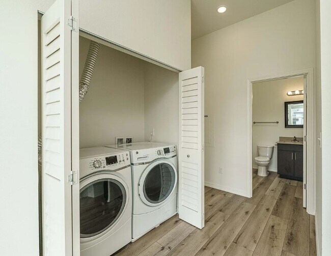 Building Photo - Evergreen Multiplex