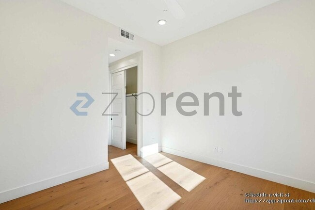 Building Photo - 1028 Brown Ave