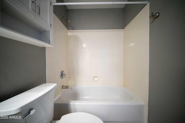 Building Photo - 11725 W Flanagan St