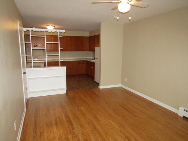 Building Photo - 290 Orchard Dr #4