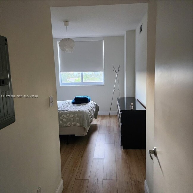 Building Photo - 2775 NE 187th St