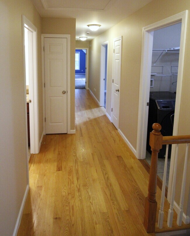 Building Photo - Privacy, Space, and Modern Comfort in Salem