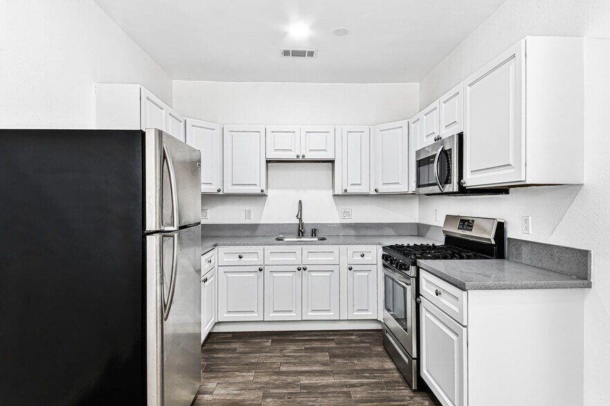 Building Photo - 1503 S Shenandoah St