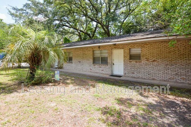 Building Photo - 1611 Jessamine Rd