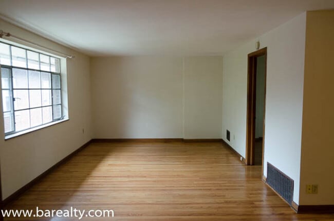 Building Photo - 475 E Hudson St