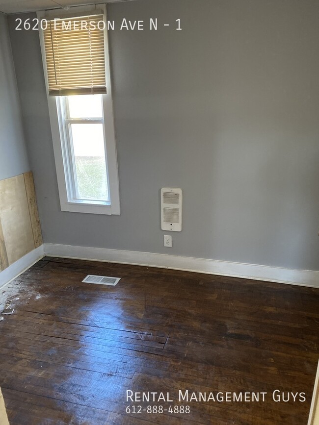 Building Photo - 3 Bedroom Duplex! Rent Ready! Section 8 Fr...