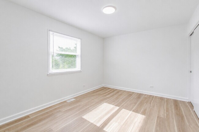 Building Photo - 7777 Ramsgate Cir S