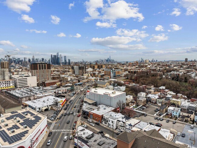 Building Photo - 1111 53rd St