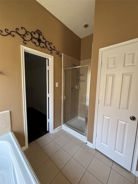 Building Photo - 10715 Lyndon Meadows Dr