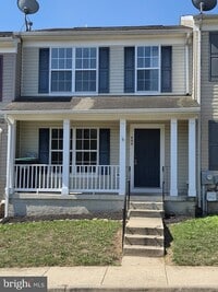 Building Photo - 404 Pendleton Ln
