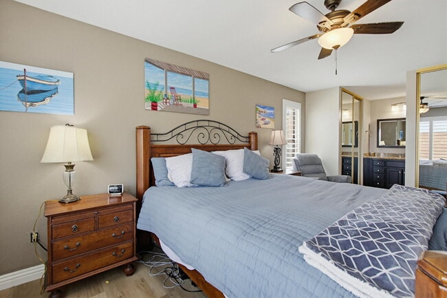 Building Photo - $3,200 - Charming 2-Bedroom + Optional 3rd Bedroom/Office Condo in Desirable Oaks North 55+ Commu...