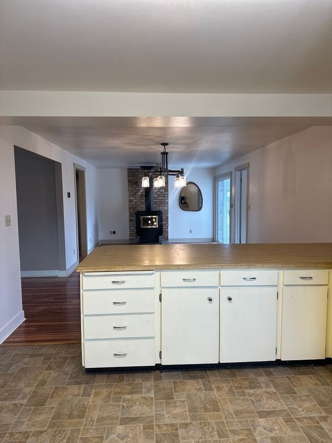 Building Photo - Vintage Character, Modern Finishes! Spacio...