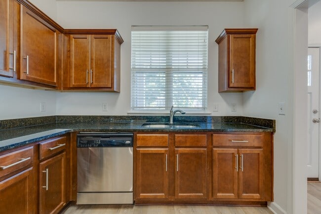 Building Photo - 816 Hillview Heights