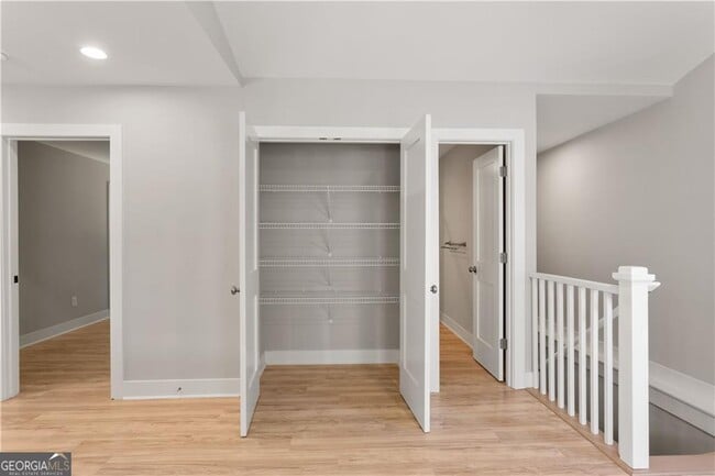 Building Photo - 2666 Davenport St