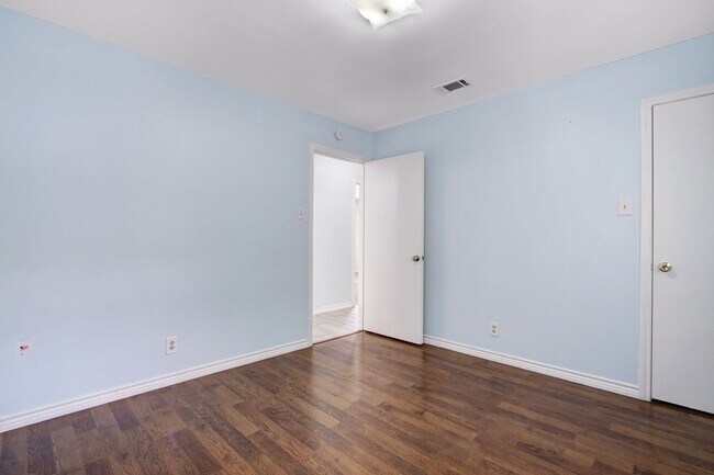 Building Photo - ***APPLICATION CURRENTLY UNDER REVIEW***Contemporary Single-Level Home with 3 Bedrooms, 2 Bathroo...