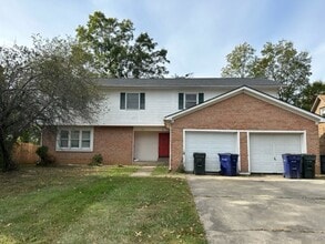Building Photo - 481 Woodview Dr