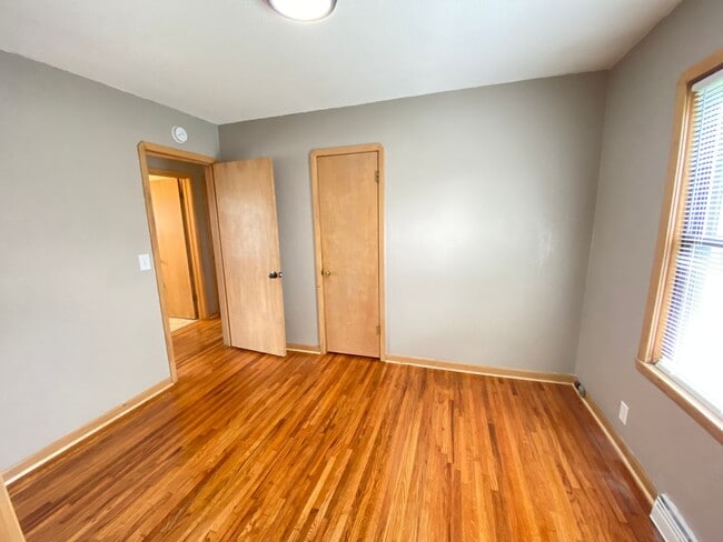 Building Photo - Now leasing for May 2026! Four Bed/One Bath