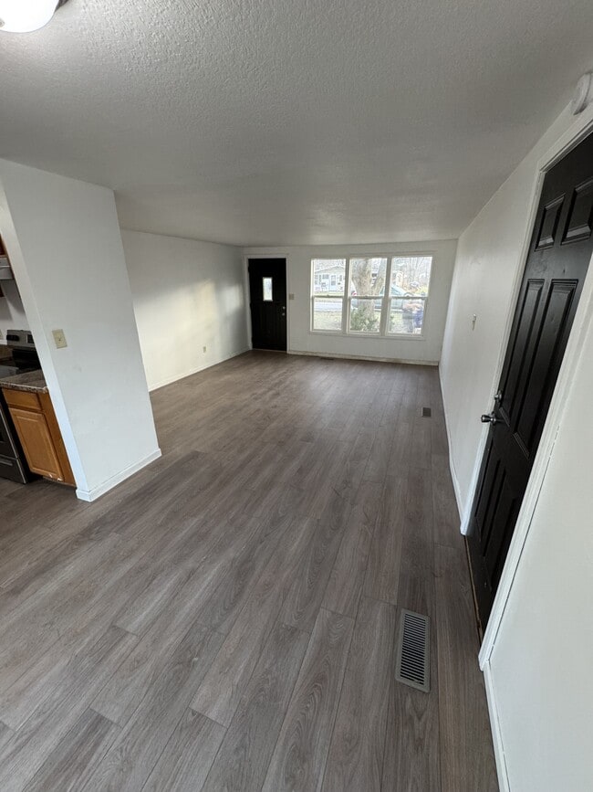 Building Photo - 2524 Cle Elum Dr