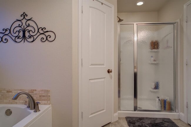 Building Photo - Spacious 4-Bedroom Home Available August 8...