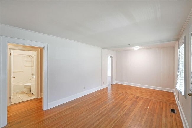 Building Photo - 2055 Anderson Dr SE