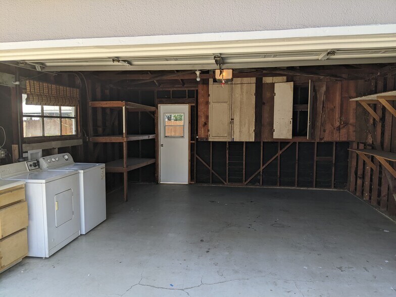 Building Photo - 5636 Cedros Ave