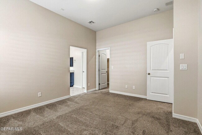 Building Photo - 925 Louisiana Downs Ave