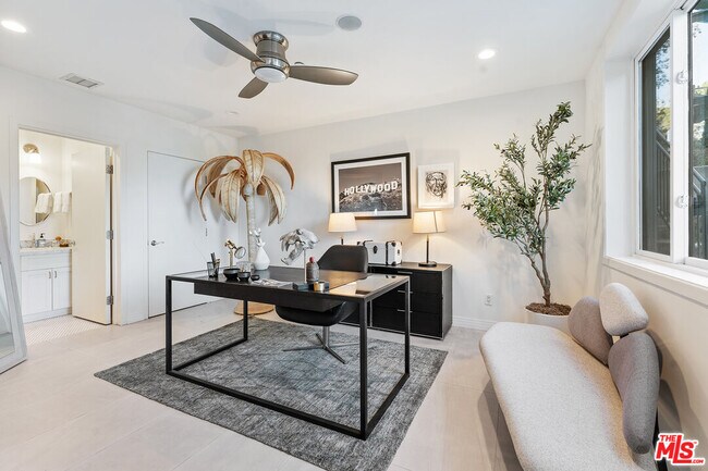 Building Photo - 2333 Vasanta Way
