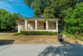 Building Photo - $699- Updated 2 bed/1 bath apartment near Medical Center, with brand-new appliances!