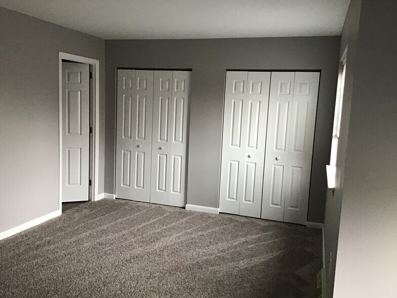 Building Photo - 403 Stonegate Ct