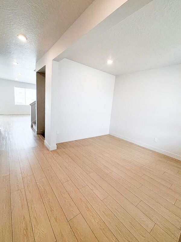 Building Photo - 414 W Snowberry Dr