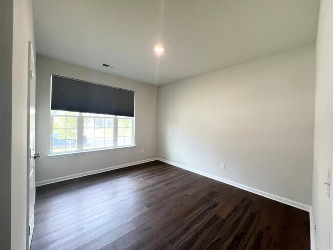 Building Photo - 182 Abersham Dr