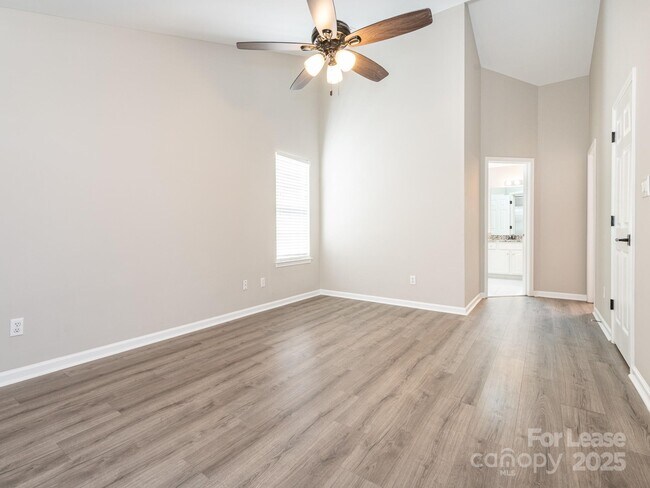 Building Photo - 6211 Rosebriar Ln