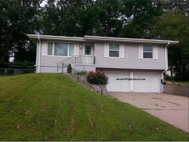 Building Photo - 2806 Janan Dr