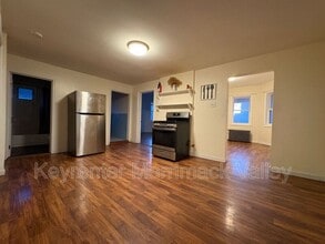 Building Photo - 58 Temple St