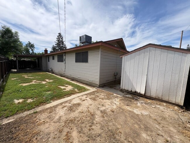 Building Photo - Corner lot home near Shopping Center Available Now!