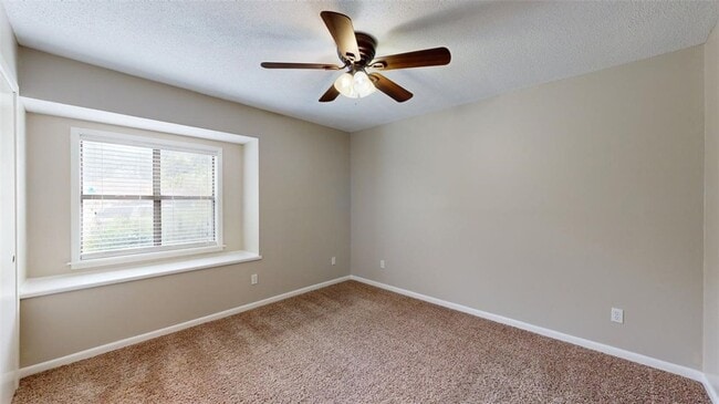 Building Photo - 2704 Wilderness Dr N